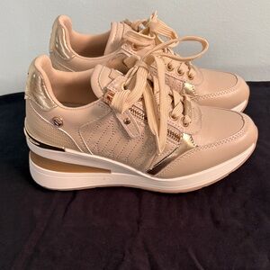 Elegant Beige Women's Sneakers with Gold Accents